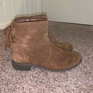 American Eagle brown suede boots